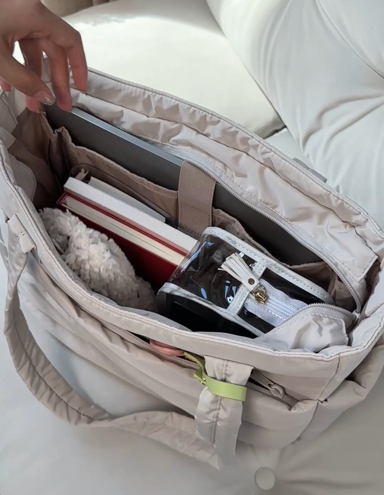 Viola - Leichte gesteppte Umhängetasche für Damen