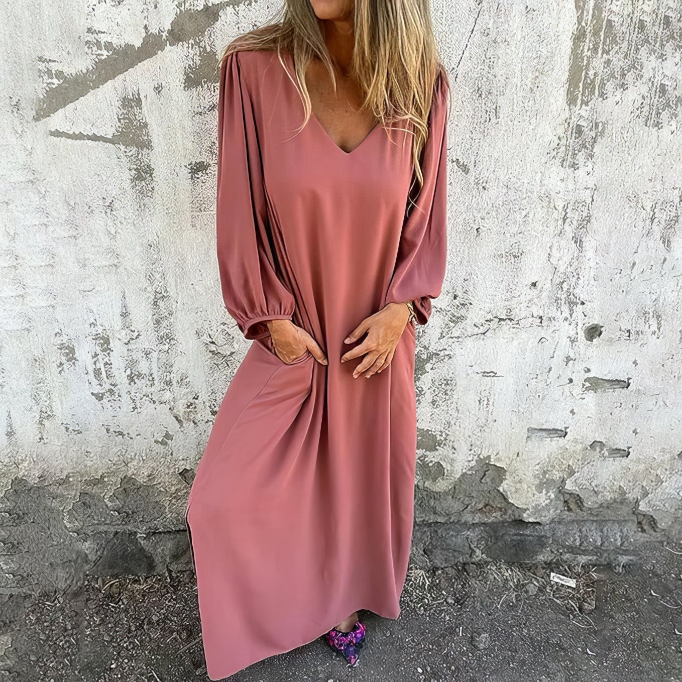 Käthe - Chices V-Ausschnitt-Maxikleid mit Taschen